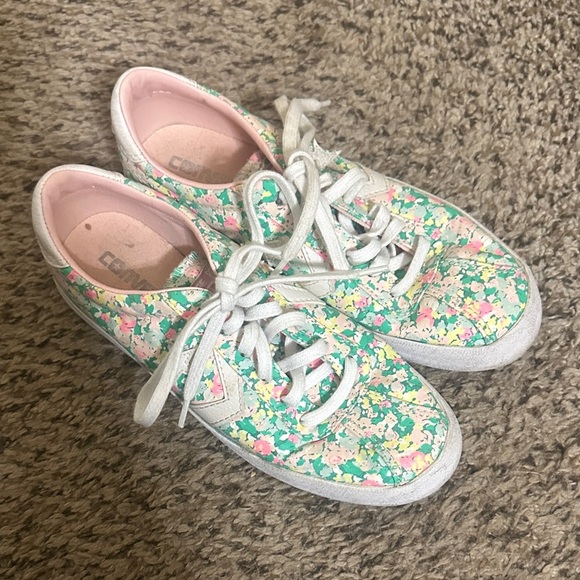 Converse All Stars Shoes - EUC Converse All Stars Women’s Floral Sneakers size 6